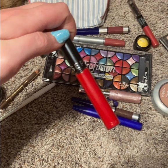 Makeup Bundle - Picture 7 of 7